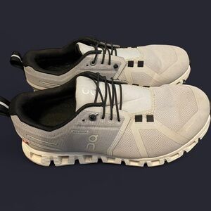 Woman’s size 7 On Cloud 5 Waterproof Glacier